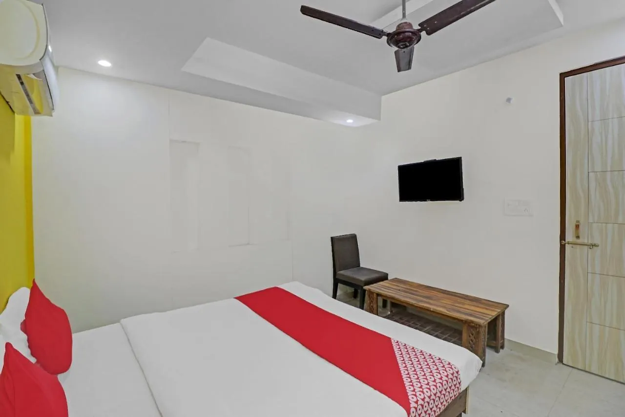 Hotel O Silver Stays Delhi