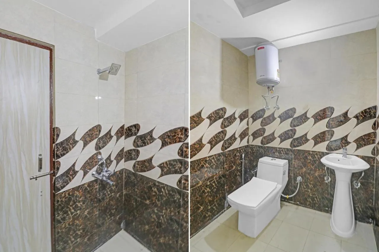 Hotel O Silver Stays Delhi  3*, Delhi (National Capital Territory of India)